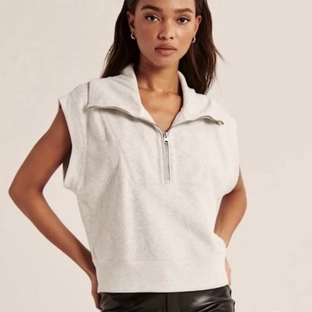 Abercrombie & Fitch Sleeveless Fleece Cropped Sweatshirt in Gray Quarter Zip